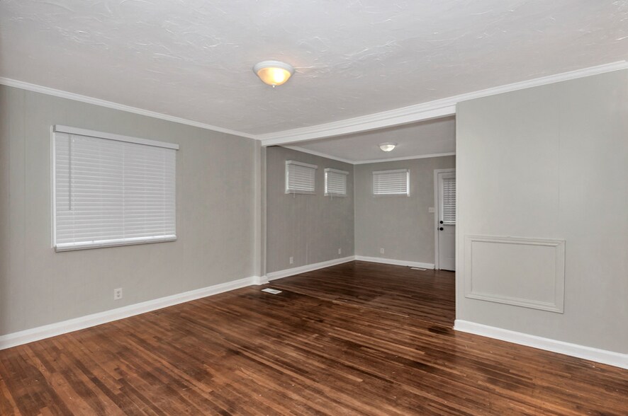Building Photo - 3501 Ventura Rd SW