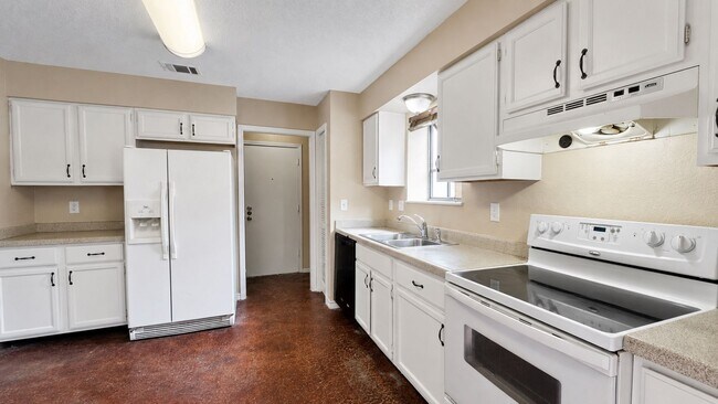 Building Photo - Spacious 3-bedroom, 2-bath rental offering 1,580 square feet in Schertz!