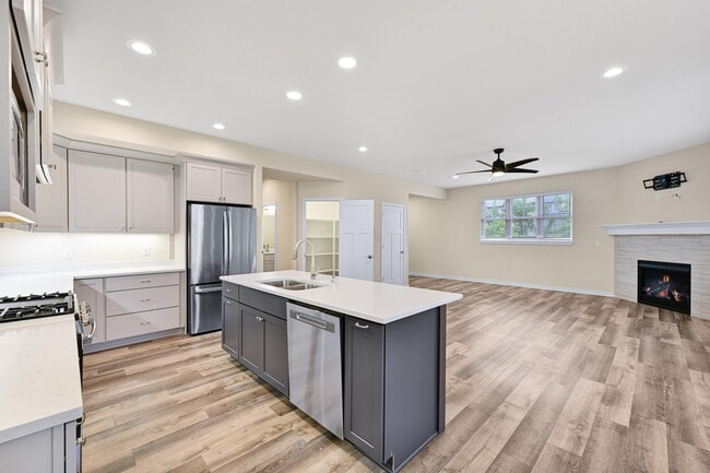 Building Photo - 2905 N 186th St