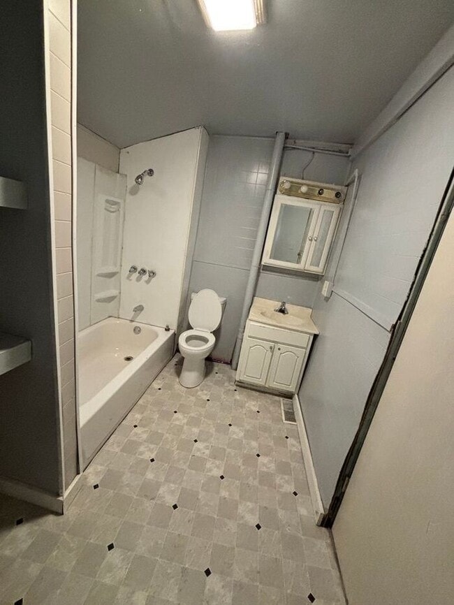 Building Photo - Cozy 1 Br