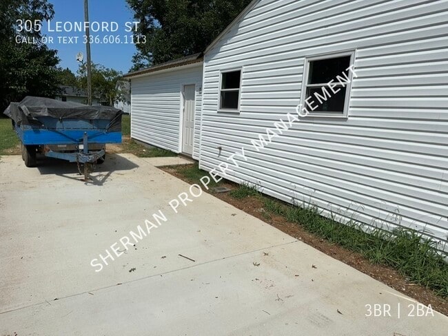 Building Photo - 305 Leonford St