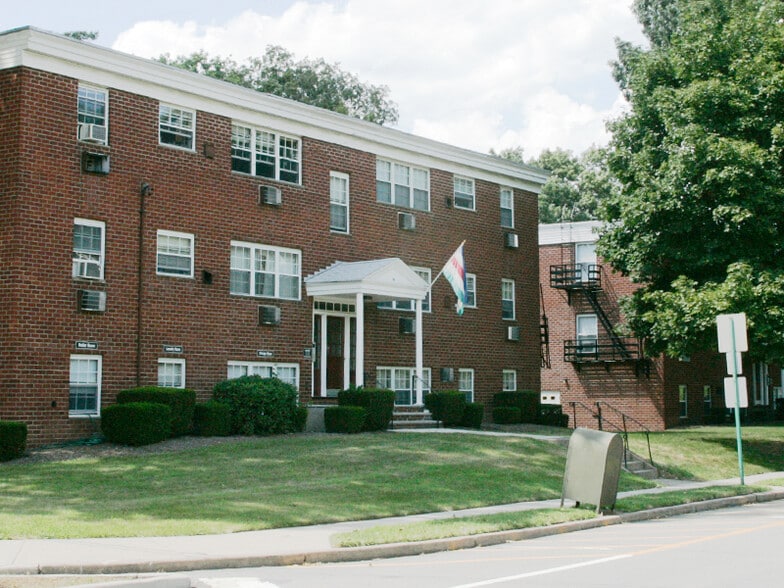 Building Photo - Radnor Manor