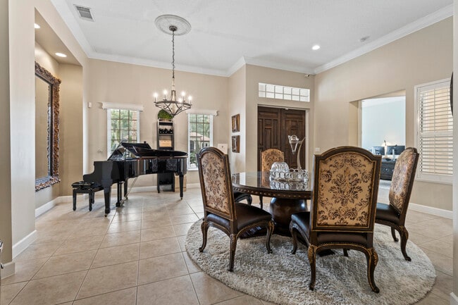 Building Photo - 801 SW Classico Ct