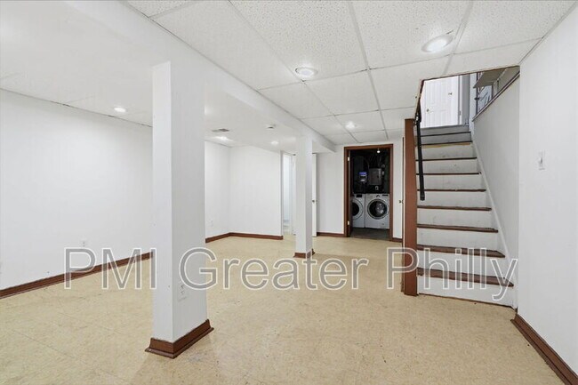 Building Photo - 1523 W Cheltenham Ave