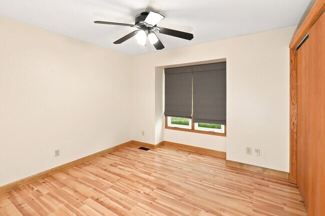 Building Photo - 3611 SW Red Hawk Ct