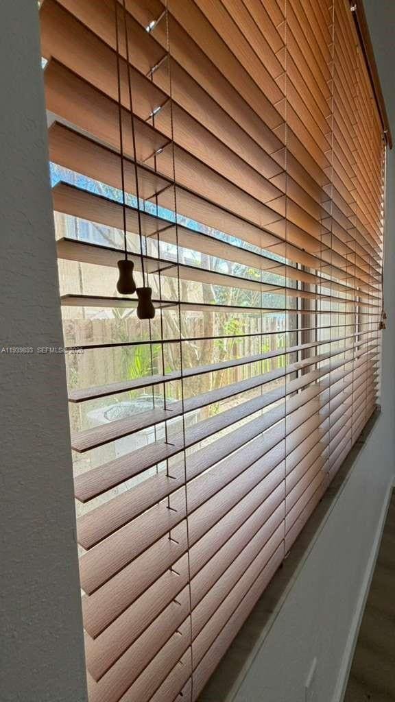 Building Photo - 1555 NE 33rd Rd