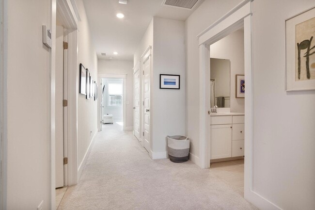 Building Photo - 1515 Martel St