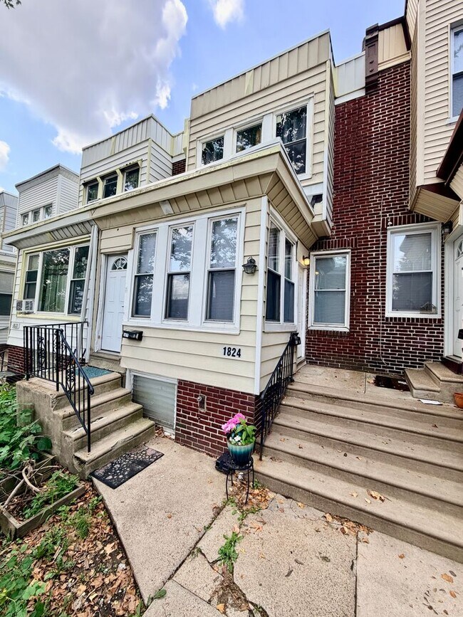 Building Photo - 1824 N 54th St