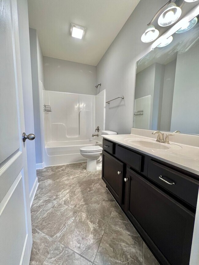 Building Photo - Single Level 3 Bed, 2 Bath Home with 2 Car Garage & Fenced Backyard