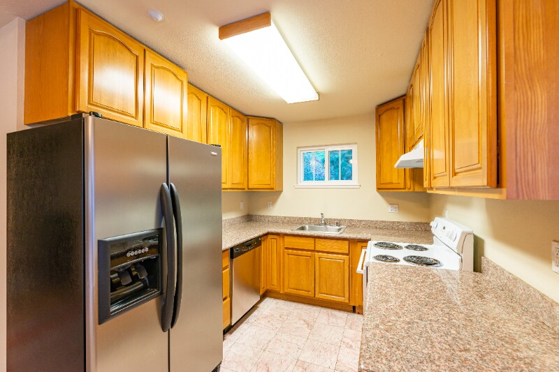 Building Photo - 120 Caldecott Ln