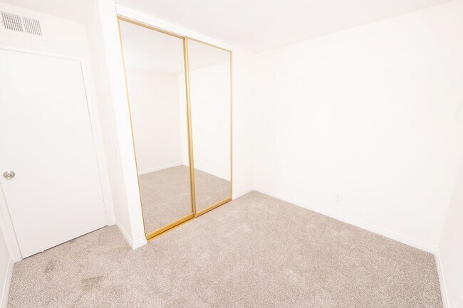 Building Photo - Move in Special: Spacious Downstairs Unit 3BR/2BA - 1/2 off FIRST Month Rent.