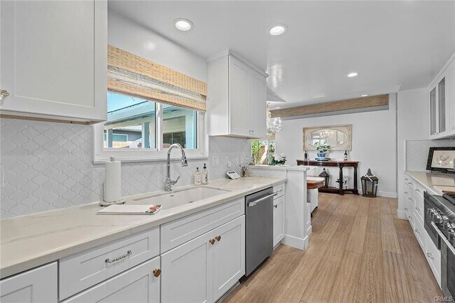 Building Photo - 950 Marvista Ave