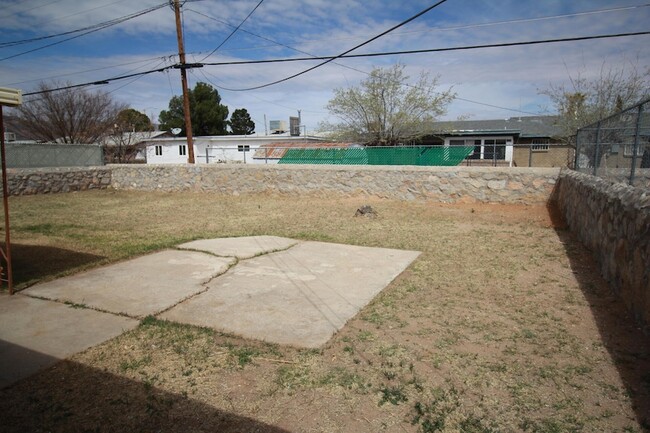 Building Photo - 5725 Waycross Ave