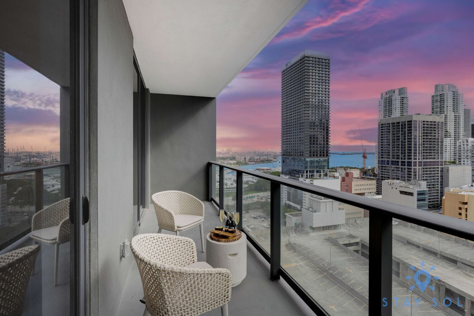 Building Photo - 601 NE 1st Ave