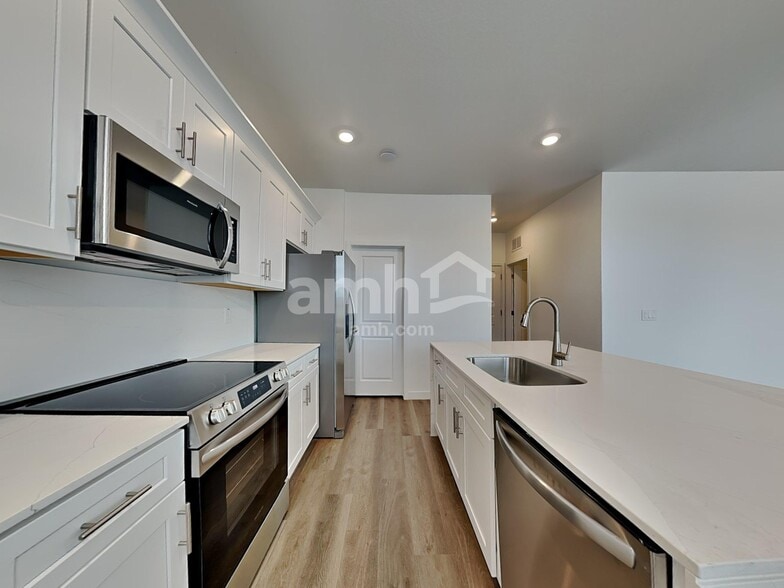 Building Photo - 20177 W Thomas Rd