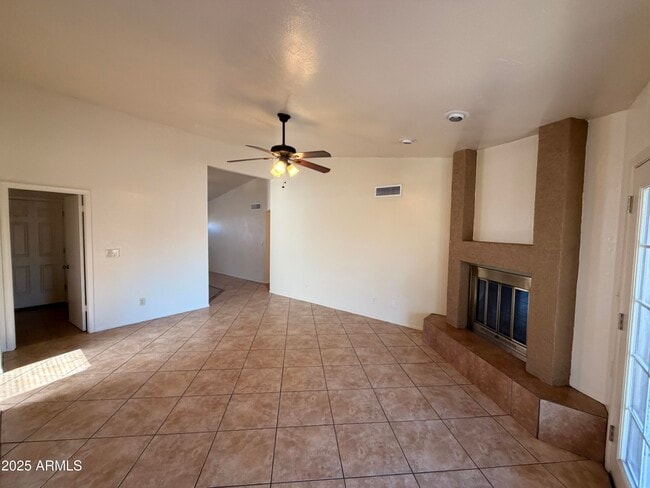 Building Photo - 1421 N Salida Del Sol