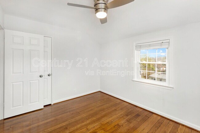 Building Photo - 5026 23rd St S