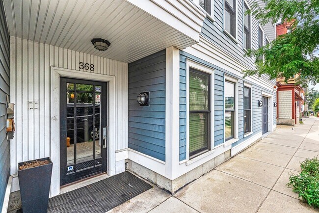 Building Photo - 368 Dorchester St