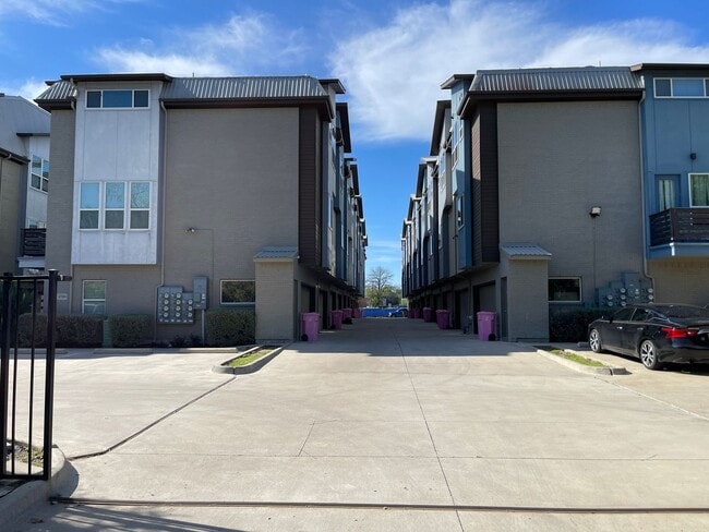 Building Photo - Modern living in trending East Dallas at METRO AT LIVE OAK!