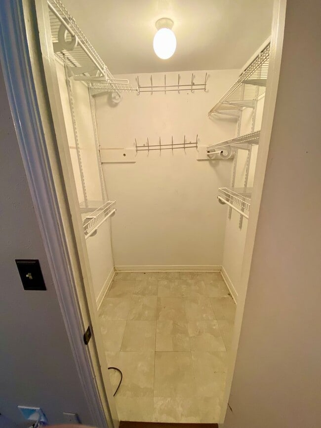 Building Photo - ** 3/1.5 RIVER OAKS CONDOMINIUM **