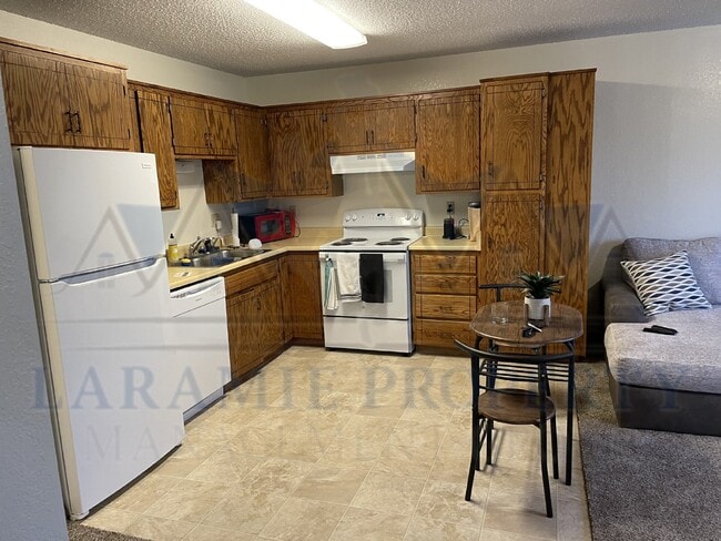 Building Photo - 1 Bed, 1 Bath Apartment