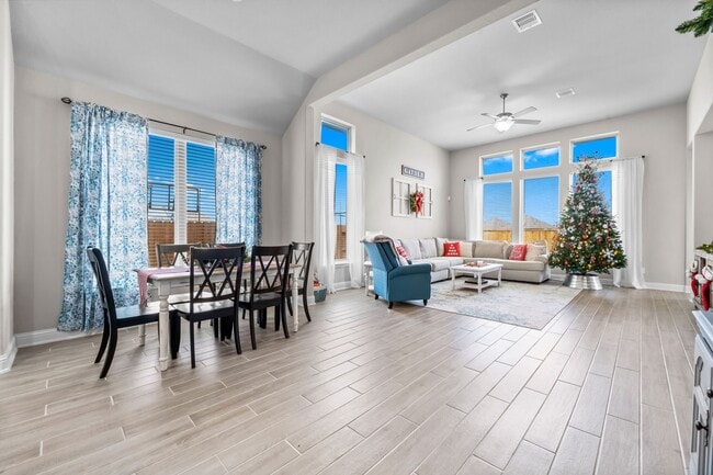 Building Photo - 15414 Greenford Glen Dr