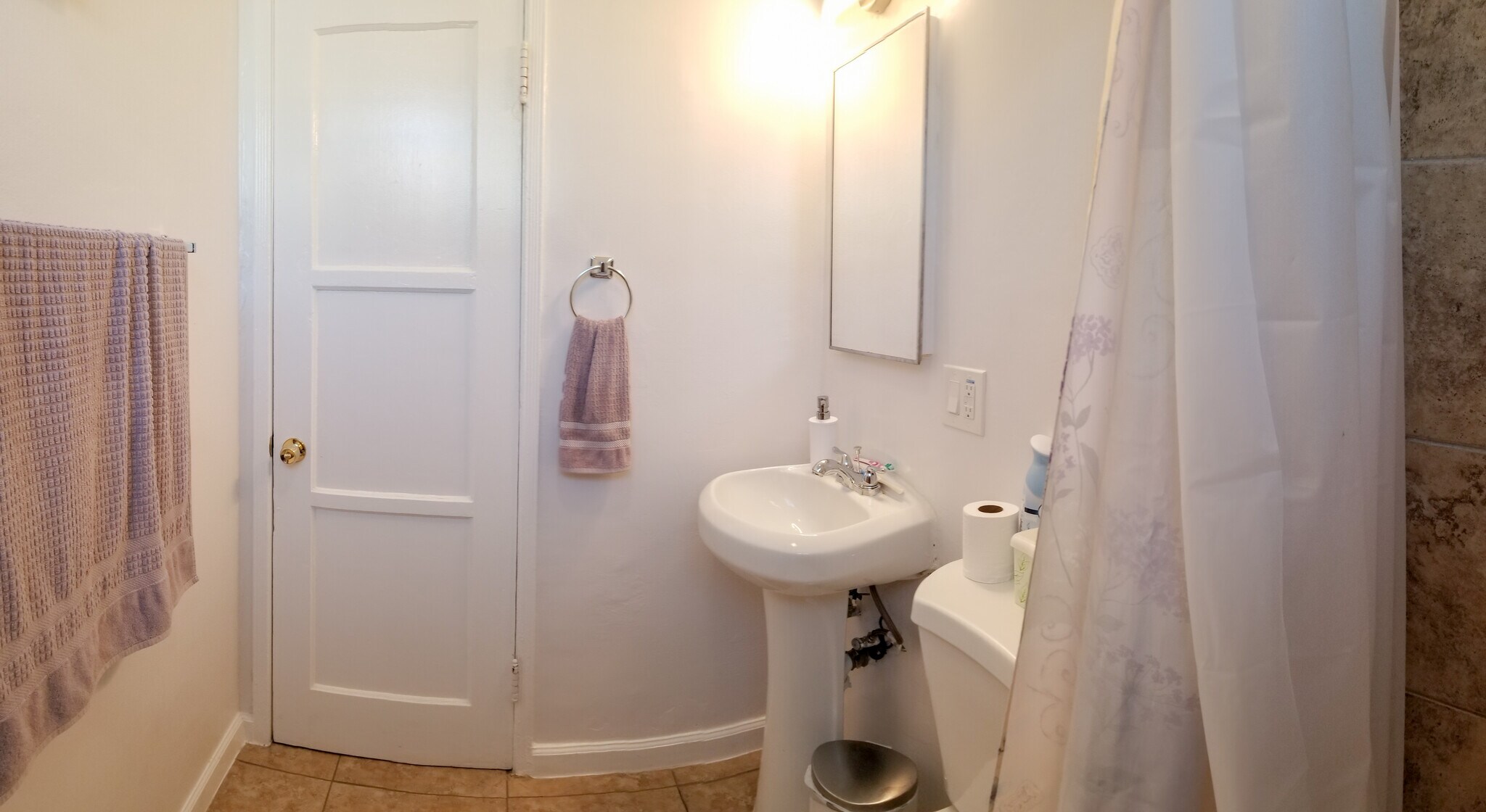 Bathroom - 2823 W Vernon Ave