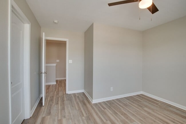 Building Photo - 128 Farmington Dr