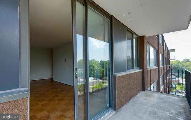 Building Photo - 4401 Cherry Hill Rd