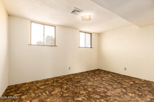 Building Photo - 1125 E 11th St