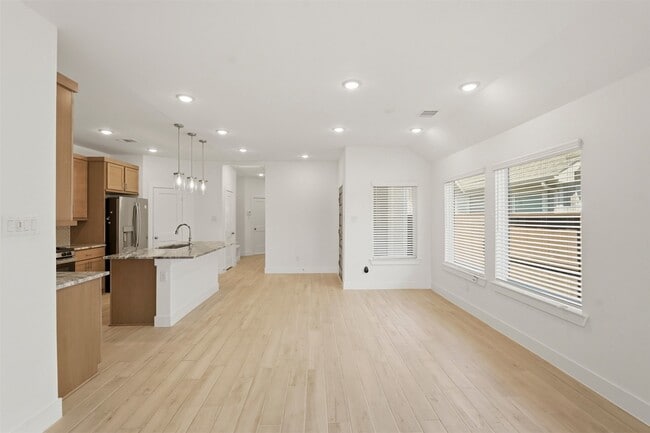 Building Photo - 10035 Crescendo Wy