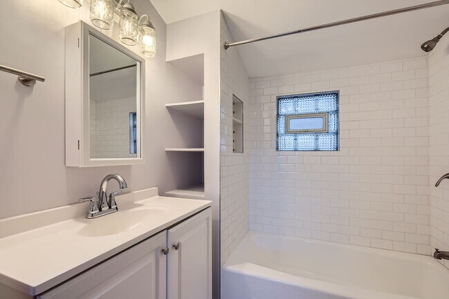 Building Photo - 3147 N Spaulding Ave