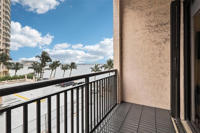 Building Photo - 540 Brickell Key Dr