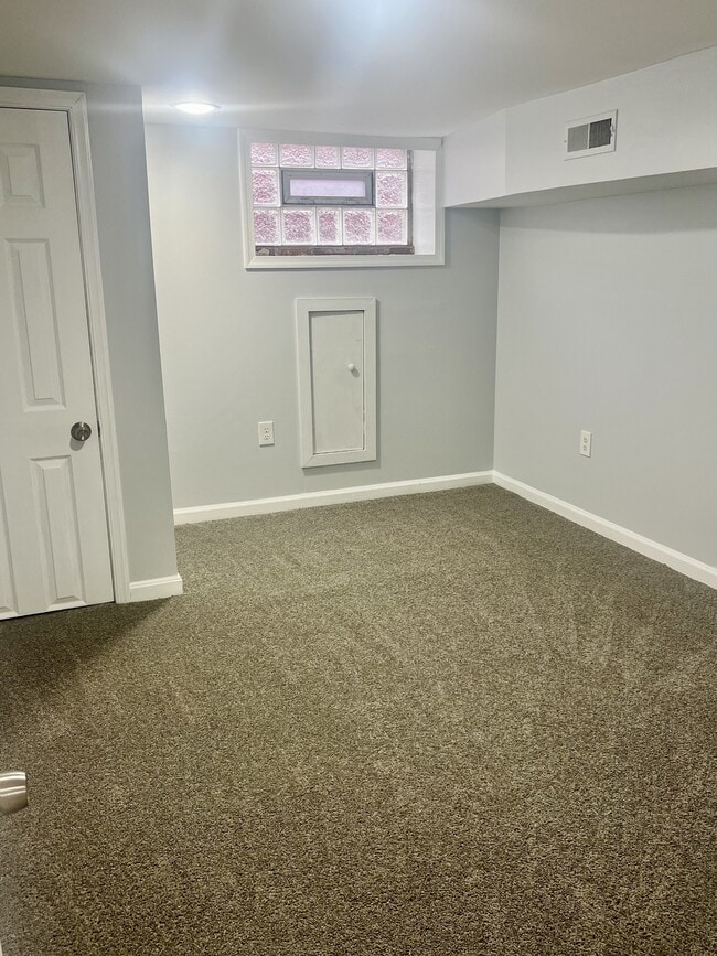 Building Photo - 808 N Streeper St