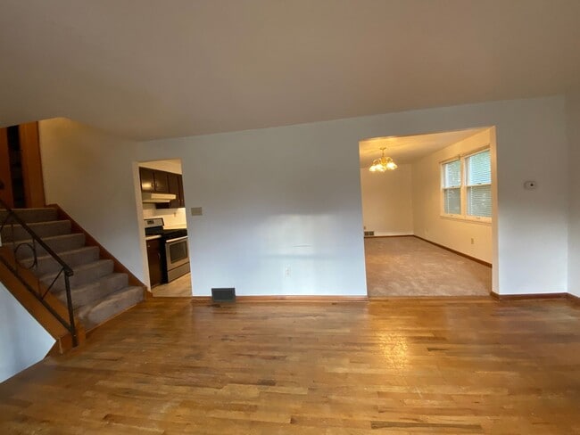 Building Photo - Large 4 Bedroom House, Franklin Regional School District - Available February!