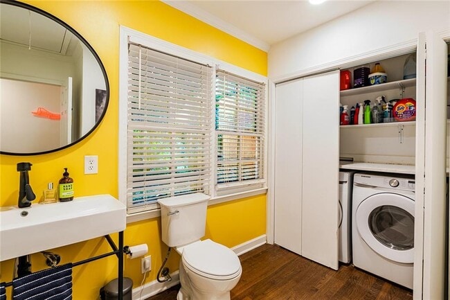 Building Photo - 4006 N Stratford Rd NE