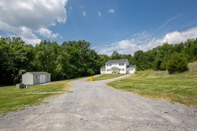 Building Photo - 84 Dozer Ln