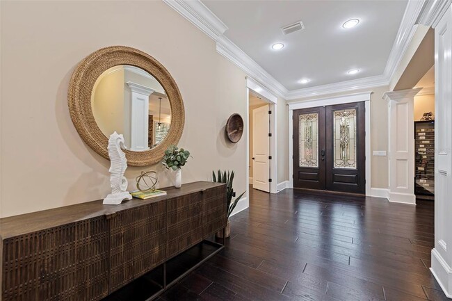 Building Photo - 310 8th Ave N