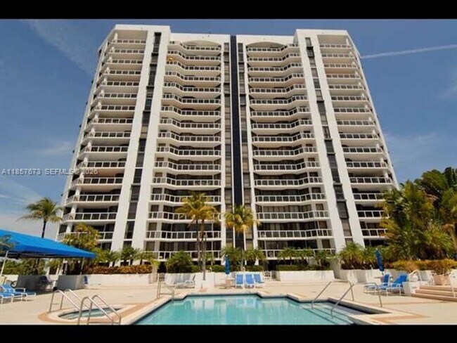 Building Photo - 3600 Yacht Club Dr