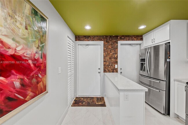 Building Photo - 470 Paradise Isle Blvd