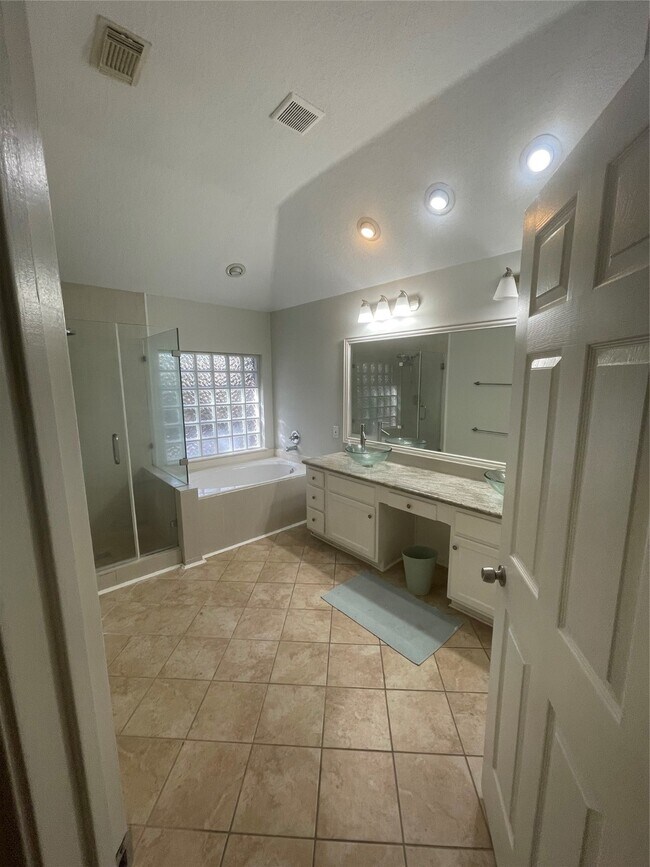 Building Photo - 35 Barn Lantern Pl