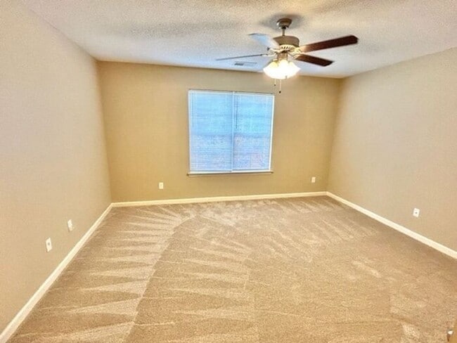 Building Photo - Tired Of Apartment Living? Check Out This ...