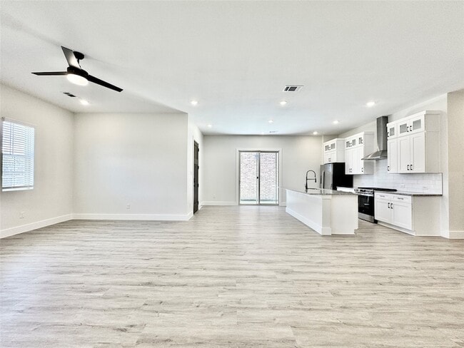 Building Photo - 8513 Shoreham