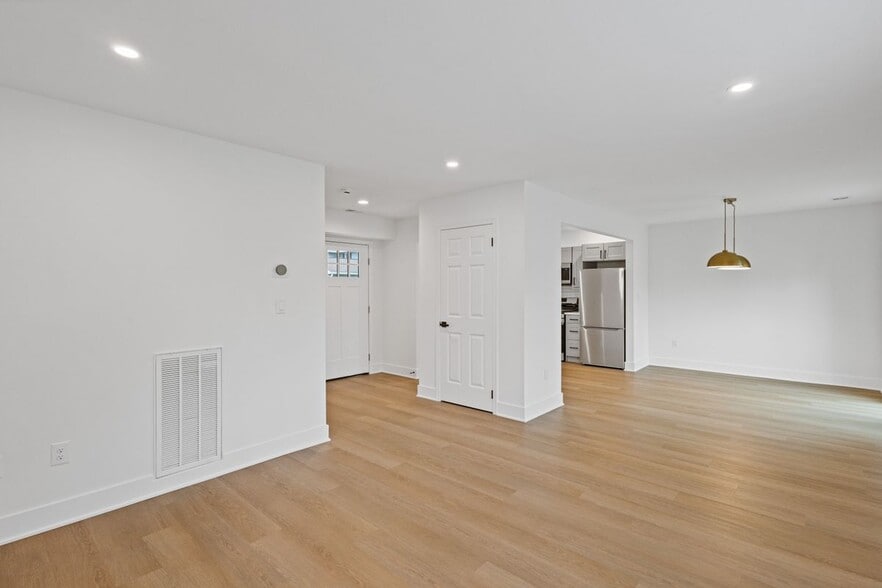 Building Photo - 5 Exeter Ct