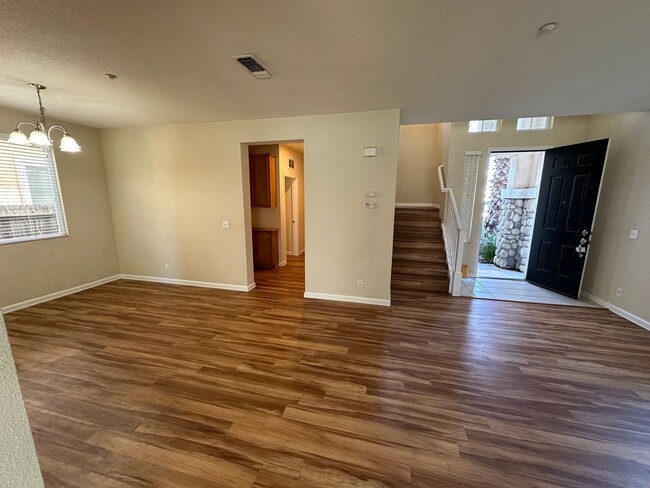 Building Photo - 3 Bed 2.5 Bath Single Family Home In Brent...