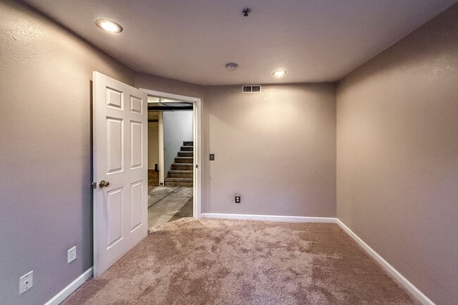 Building Photo - Wonderful 3 Bed, 2.5 Bath Townhome In Exce...
