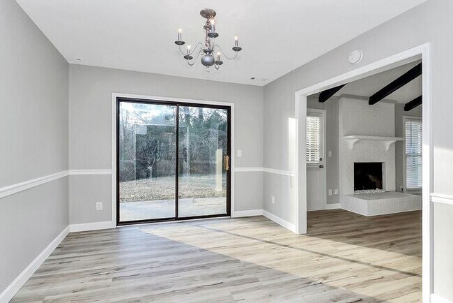 Building Photo - Charmingly Updated 3BD/2BA Ranch Home in Birnam Woods!