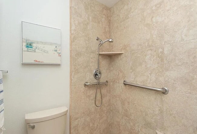 Building Photo - Sun Ridge 1 bedroom ground level beauty! T...