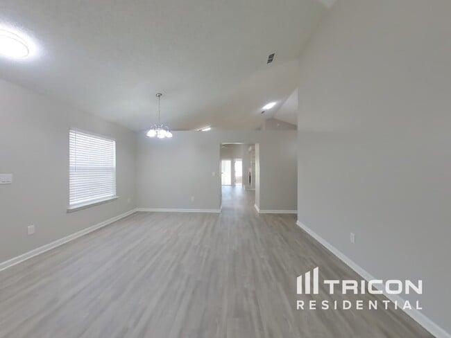 Building Photo - 12048 Coachman Lakes Way
