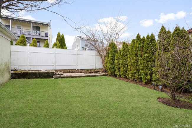 Building Photo - 70 Breckenridge Ave